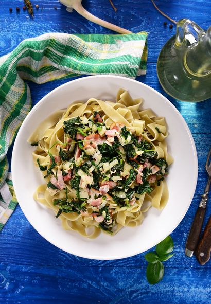 makaron-z-indykiem,-szpinakiem-i-pasta-harissa